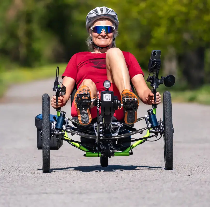 AZUB Ti-FLY 20 ridden on a paved path, front view of a woman riding