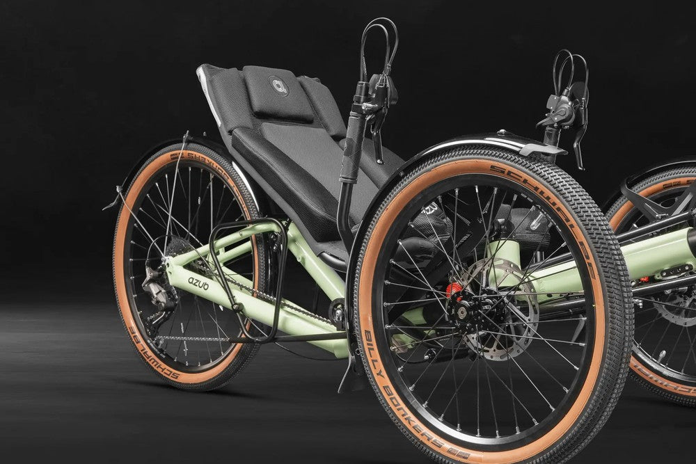 AZUB T-Tris 26 recumbent seat and low laid-back riding position, front three-quarter view