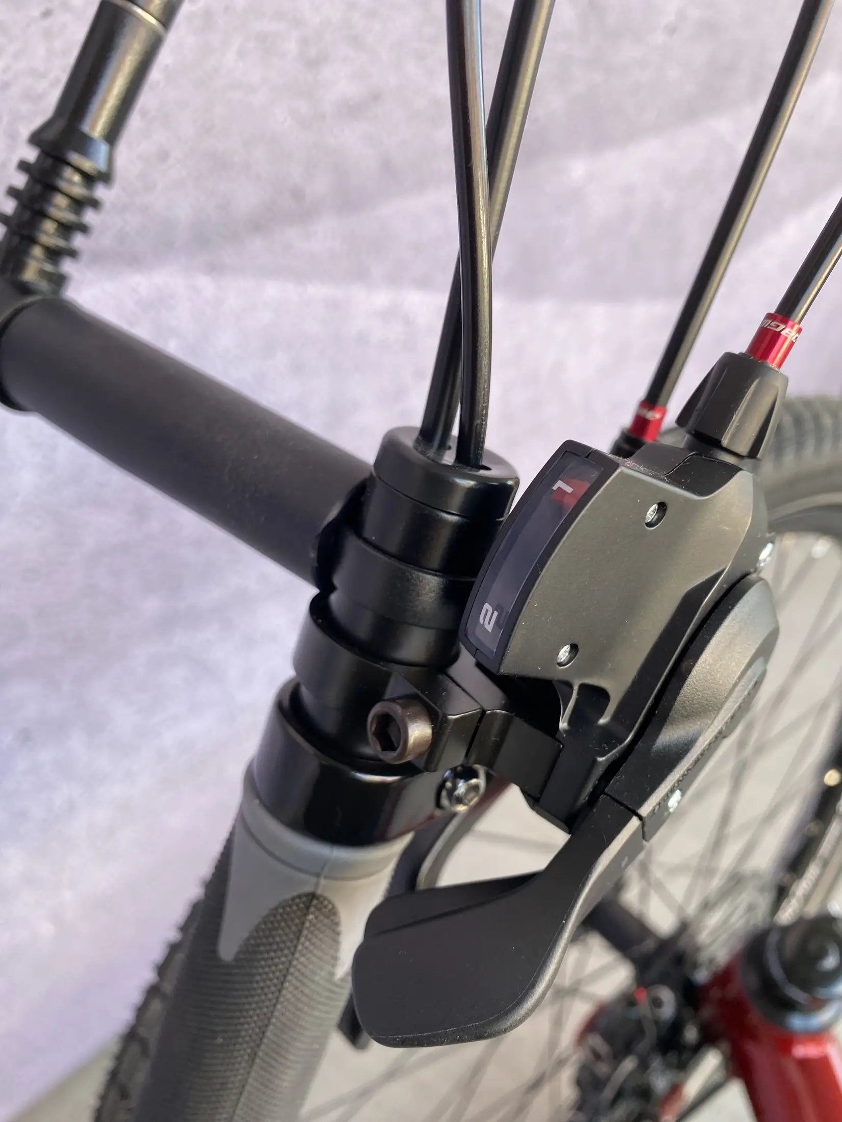 Shimano Cues shifter and handlebar of the AZUB T-Tris AR recumbent trike