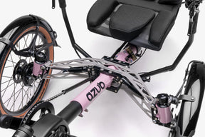 AZUB Ti-FLY 20 titanium main frame and mesh seat, studio detail view