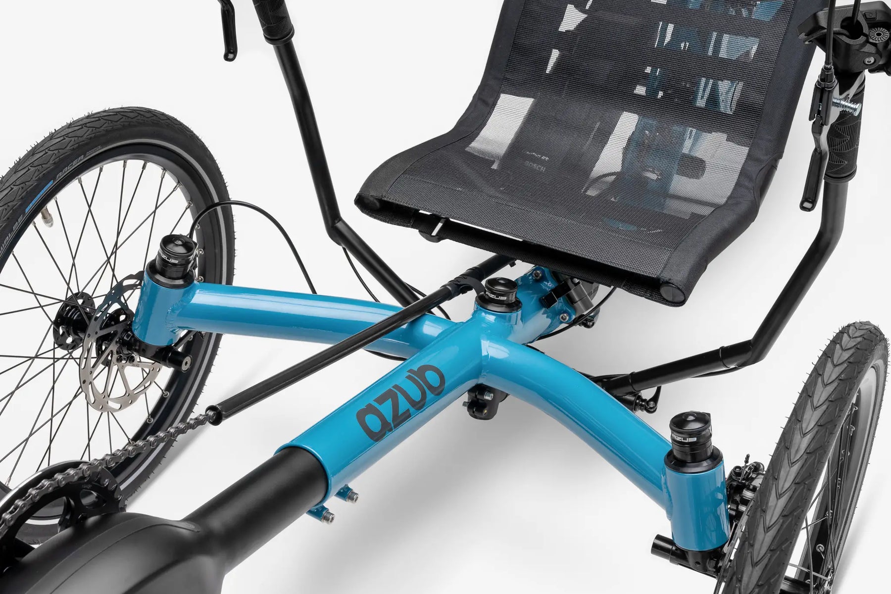 AZUB TRIcon 26 front frame crossmember and Dream Seat detail