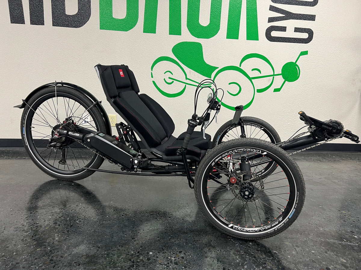 Full suspension recumbent trike by Azub