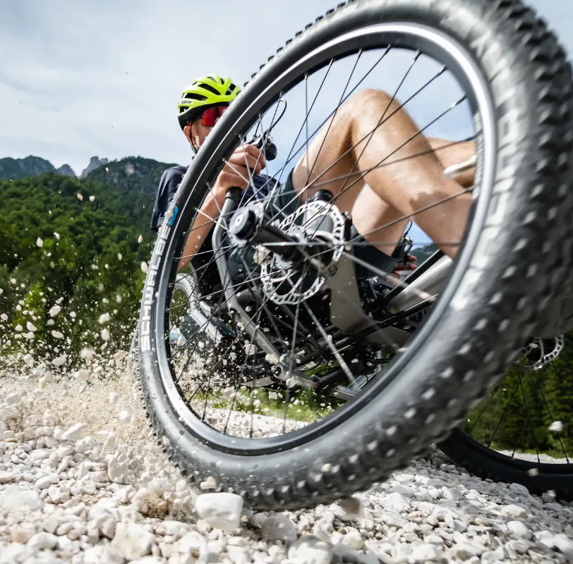 Big 26-inch wheels of the AZUB Ti-FLY X on gravel