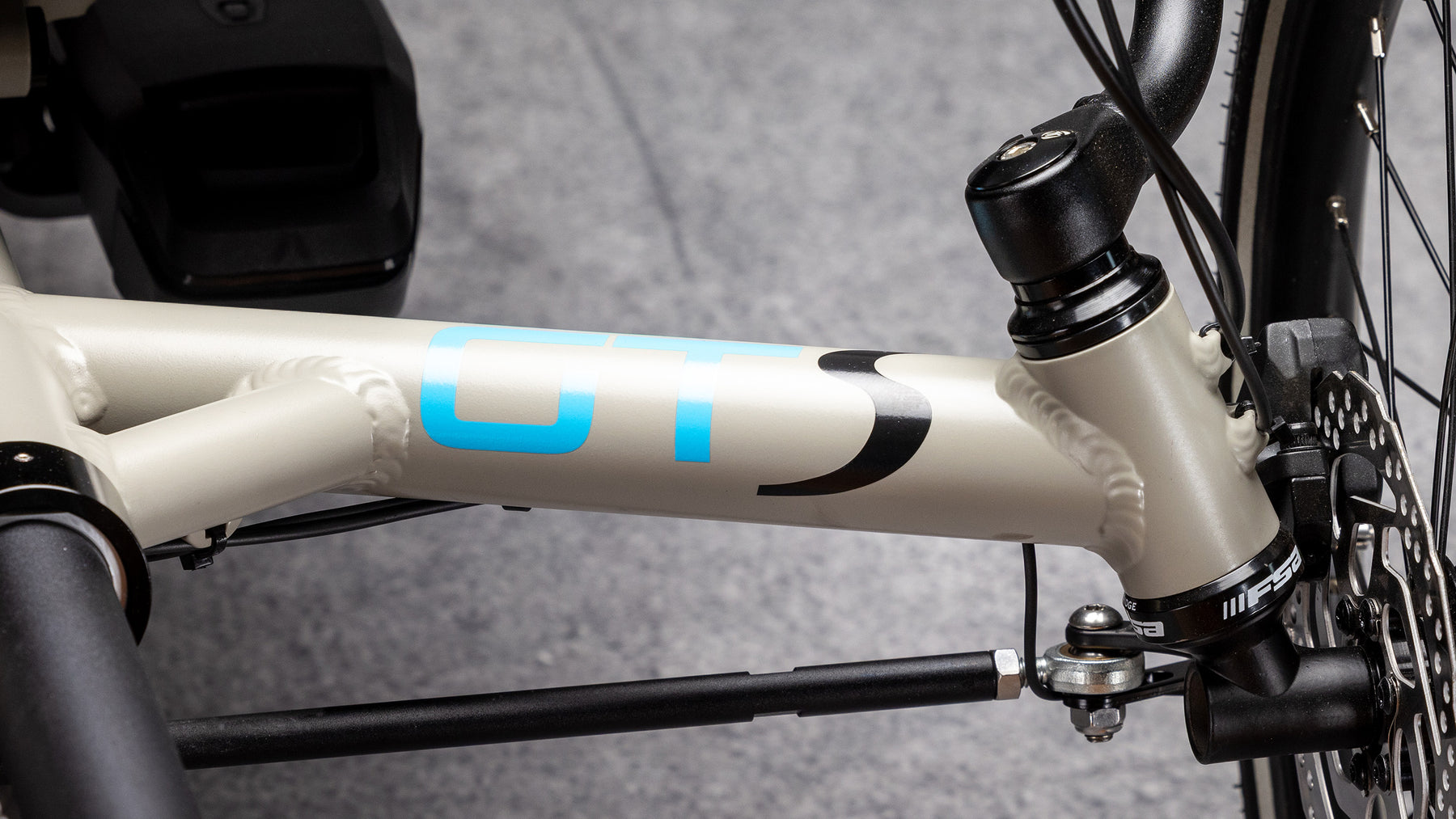 Outrigger detail on the GTS e+