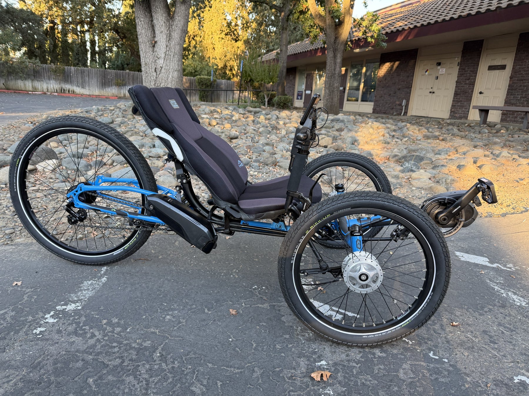 Used ICE Adventure HD RS e-trike in blue, side view