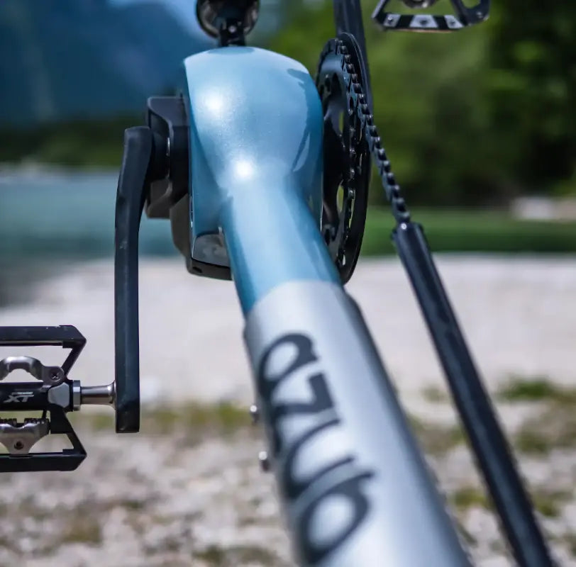 AZUB TRIcon GR oversized aluminum frame and boom detail